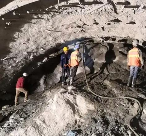 金台拱顶带模注浆料的施工流程及注意事项